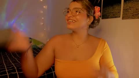 chloe_kisses online show from April 21, 11:17 am