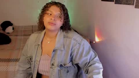 chloe_kisses online show from April 18, 11:34 am