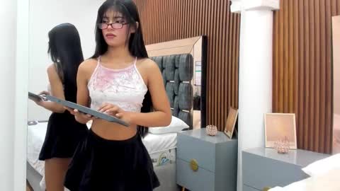 Chloe online show from March 4, 11:29 am