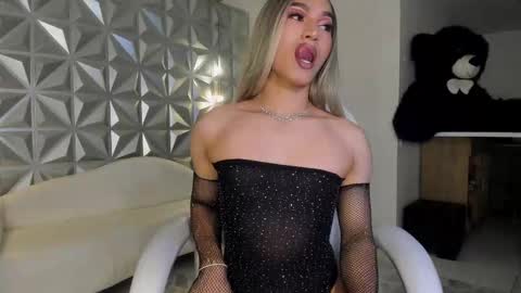 chloe_luxury online show from March 5, 8:18 pm