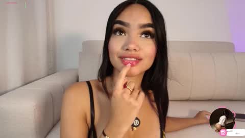 Snapshot of chloe_morgans chatting on October 18, 10:30 am chloe online show from October 18, 10:30 am
