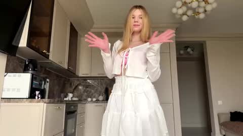 hloe online show from March 28, 11:44 am