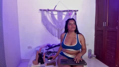 chloe_tgn online show from September 18, 11:58 am