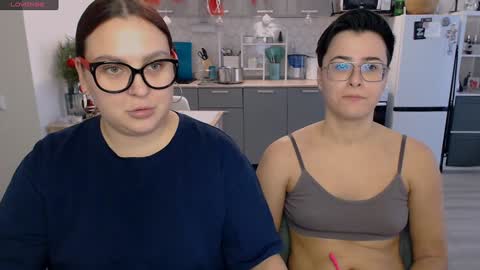 Eva and Sandra online show from December 24, 9:50 am