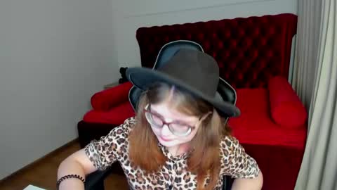 ChloeHalses online show from April 22, 6:09 am