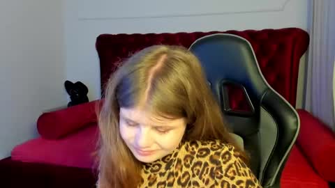 ChloeHalses online show from May 8, 5:07 pm