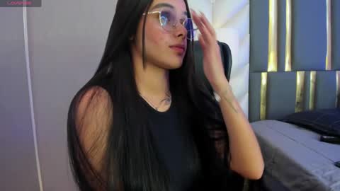  Chloe Harper  online show from April 19, 6:10 pm