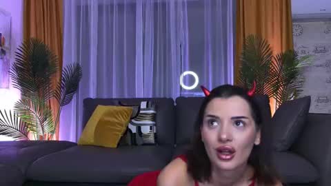 Snapshot of chloeinnocence chatting on October 23, 5:25 pm Chloe online show from October 23, 5:25 pm