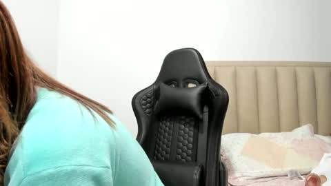 chloemiller   online show from January 12, 2:51 am