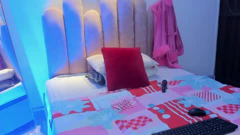chloemilly2 online show from July 22, 11:18 pm