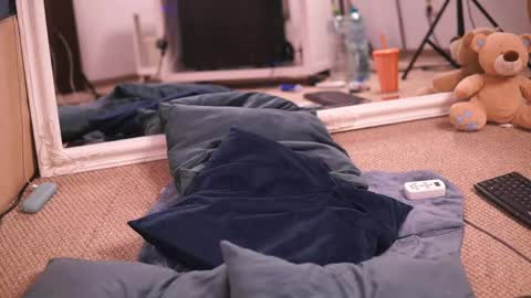 Chlo online show from April 25, 4:03 am