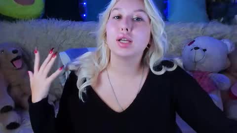 ChloeRicci online show from September 12, 9:44 am