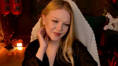 ChloeWight online show from April 3, 9:27 am