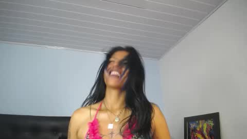 chloewills_ online show from February 6, 6:10 pm