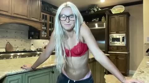 Chloe Babe online show from April 22, 5:47 am