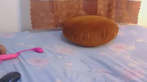 chocolate_candiee online show from April 20, 11:41 pm