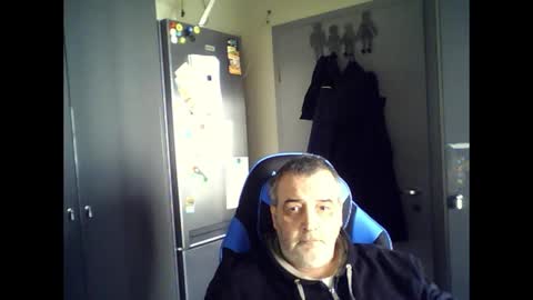 Chris online show from April 8, 7:44 am