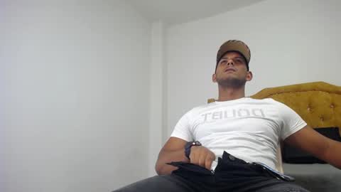 chris_dick2 online show from April 22, 6:20 am