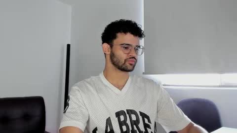 Im Chirs IM MODEL INDEPENDT online show from October 16, 2:49 pm