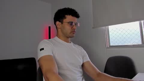 Im Chirs IM MODEL INDEPENDT online show from September 30, 9:36 pm