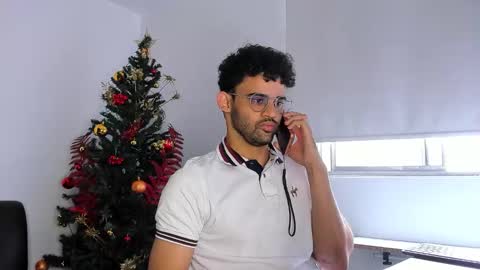 Im Chirs IM MODEL INDEPENDT online show from December 2, 8:07 pm