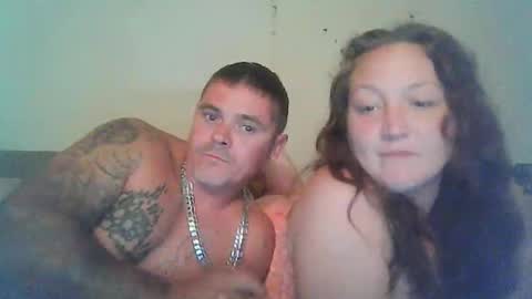 chrisandtrish096 online show from April 15, 3:43 am