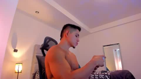 chrismorgan24 online show from June 4, 3:29 pm