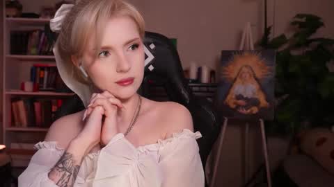 chriss_foxx online show from April 22, 4:25 pm