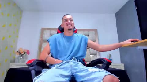 chrissevanss online show from February 7, 10:24 pm