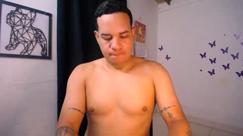 Snapshot of christian_maln chatting on February 22, 2:39 am christian_maln online show from February 22, 2:39 am