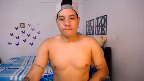 Snapshot of christian_maln chatting on February 13, 5:44 pm christian_maln online show from February 13, 5:44 pm