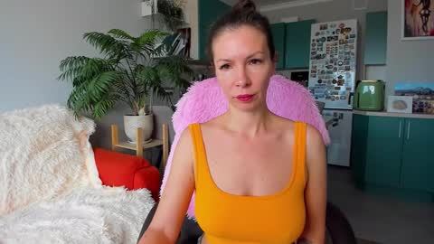 Snapshot of christina_hot chatting on October 23, 7:32 am Chris online show from October 23, 7:32 am