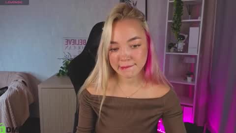 hristy3 online show from November 18, 12:57 am