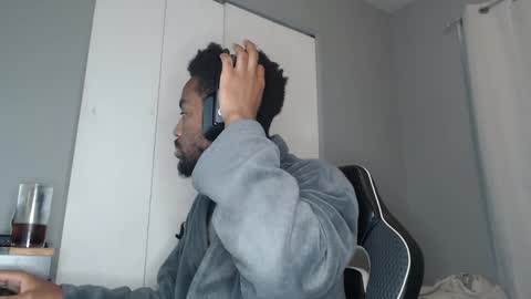 ChrisVacherx online show from December 16, 5:59 am