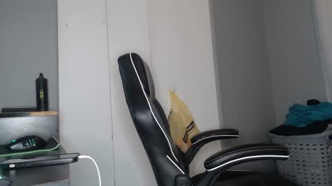 ChrisVacherx online show from December 4, 3:20 am