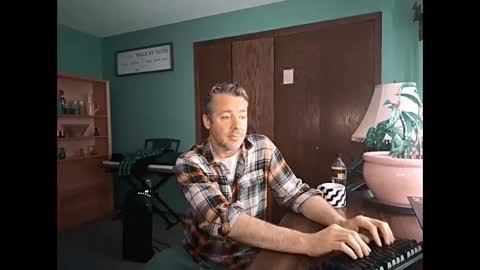 chrisw8121 online show from April 19, 12:11 am