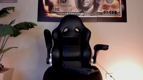 chrizmacgregor online show from April 21, 1:42 am