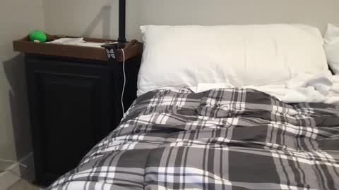 Snapshot of chubbeebear chatting on December 4, 6:22 pm lOOking4me online show from December 4, 6:22 pm