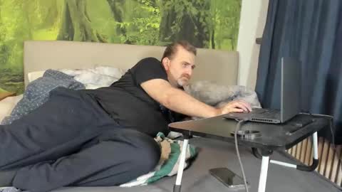 chubbydaddybear82 online show from November 2, 4:34 am