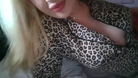 GreenKarina online show from April 21, 8:54 am