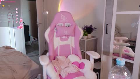 Maddy online show from October 19, 7:35 am