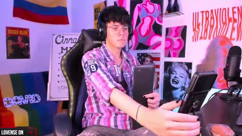 David     Independent Model online show from January 14, 4:47 am