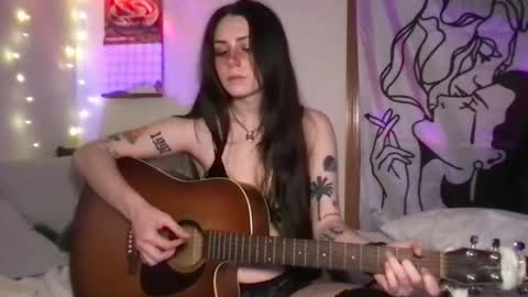 Snapshot of cinnamonpeaches chatting on March 11, 5:24 am Carmen online show from March 11, 5:24 am