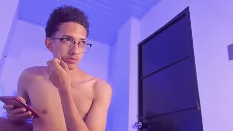 cj_davis1 online show from November 17, 2:19 pm