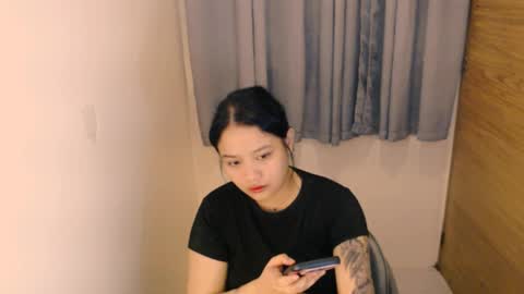 claire online show from April 4, 7:04 am