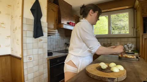 Claire Moulin online show from April 24, 12:07 pm