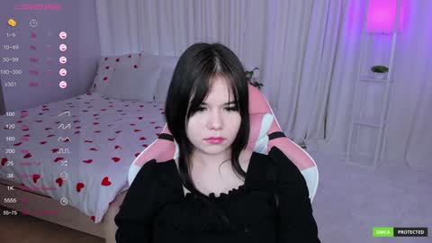 Snapshot of clairefaers chatting on January 29, 9:33 am Claire Faers online show from January 29, 9:33 am