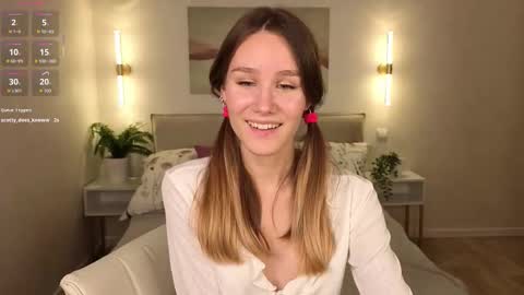 Snapshot of clare_ff chatting on October 11, 2:32 pm Claire online show from October 11, 2:32 pm