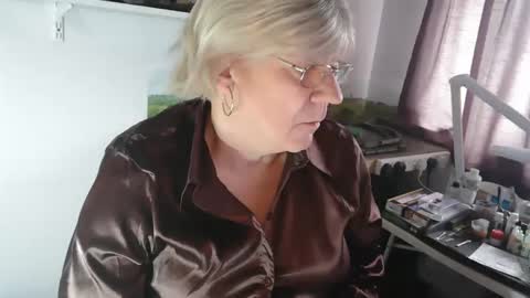 Snapshot of clarem chatting on October 29, 9:33 am clare nylons online show from October 29, 9:33 am