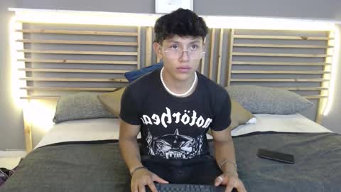 clar online show from February 23, 8:33 pm